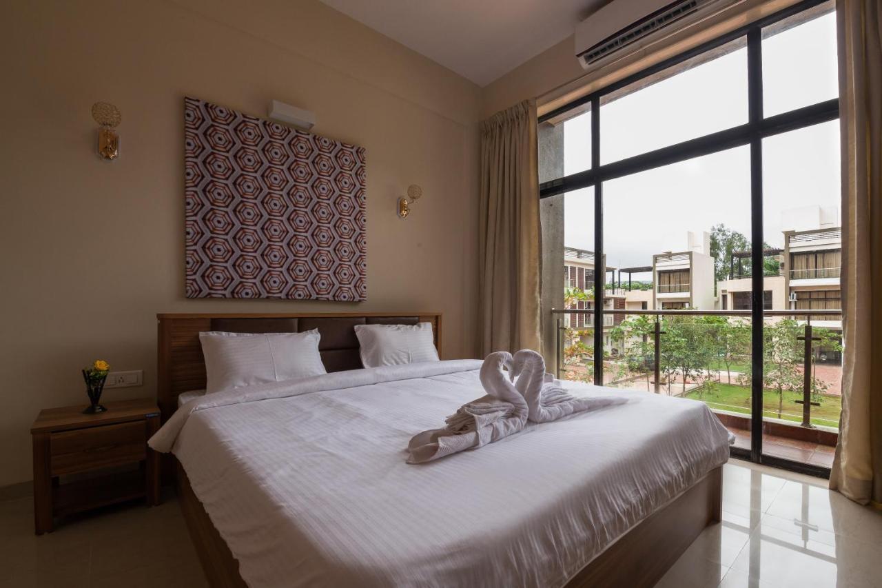 Stayvista'S Greenwoods Villa 10 - City-Center Villa With Private Pool, Terrace, Lift & Carrom Board Lonavla Exterior foto